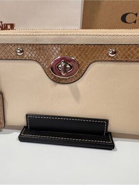 Coach Penelope Turnlock Wristlet